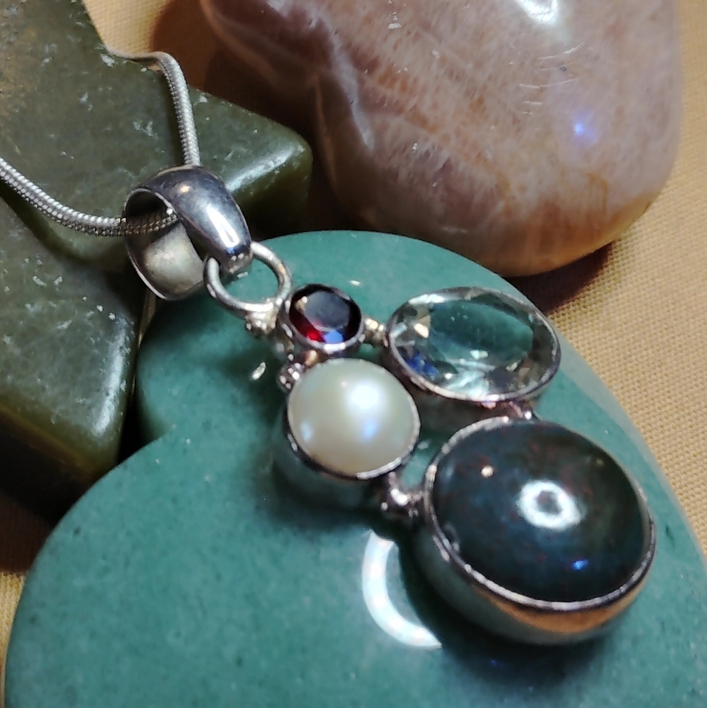🛑SERIOUS INQUIRIES PLS  GREEN JADE, MULTI GEM STERLING NECKLACE. 18-IN CHAIN.👇